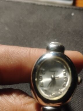 Gramercy Silver Oval Women's Dress Watch - Unknown Brand